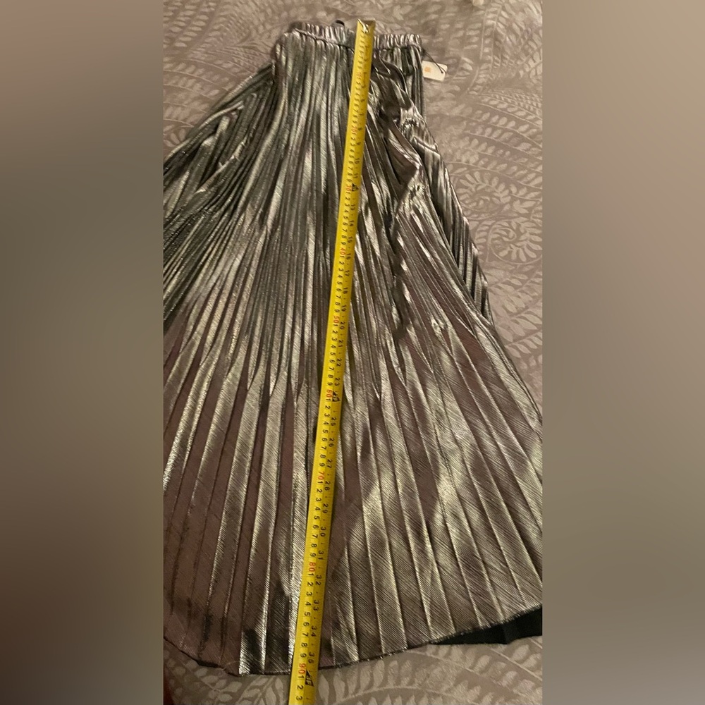 NWT Metallic Pleated Skirt - Picture 6 of 7